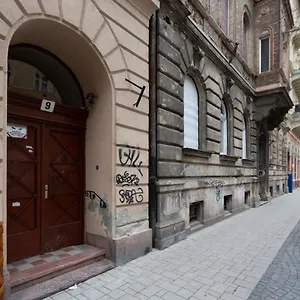 deluxe-cozy-home-in-the-heart-of-budapest.inbudapesthotels.com/
